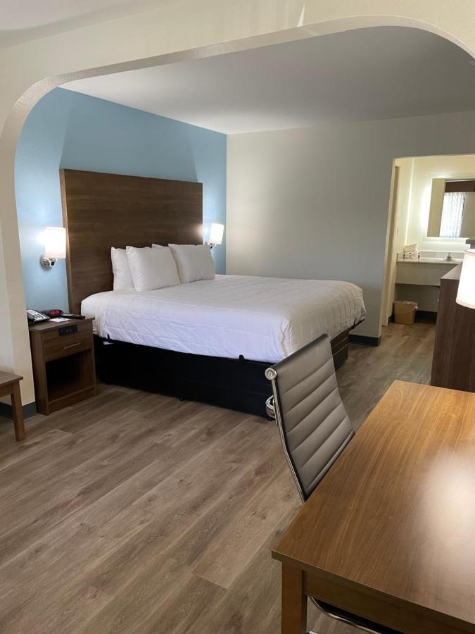Baymont By Wyndham Biloxi - Ocean Springs Motel Exterior photo