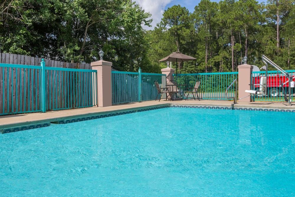 Baymont By Wyndham Biloxi - Ocean Springs Motel Exterior photo
