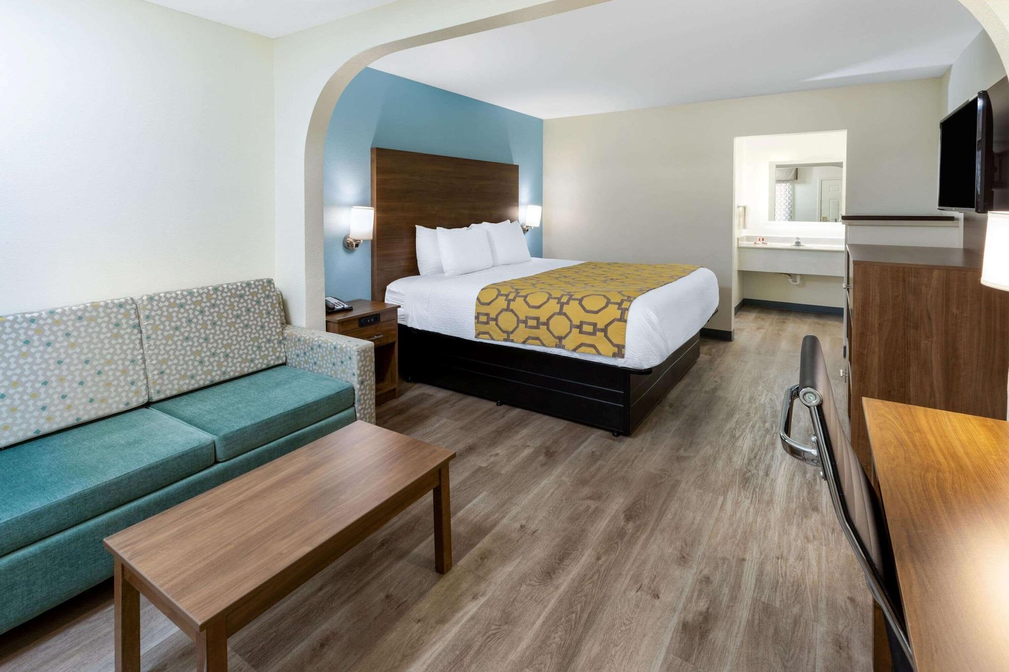 Baymont By Wyndham Biloxi - Ocean Springs Motel Exterior photo