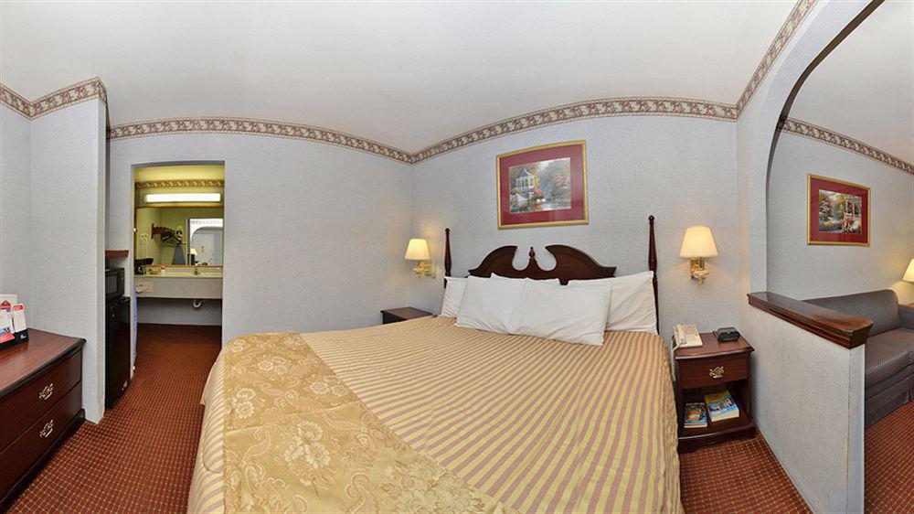 Baymont By Wyndham Biloxi - Ocean Springs Motel Exterior photo