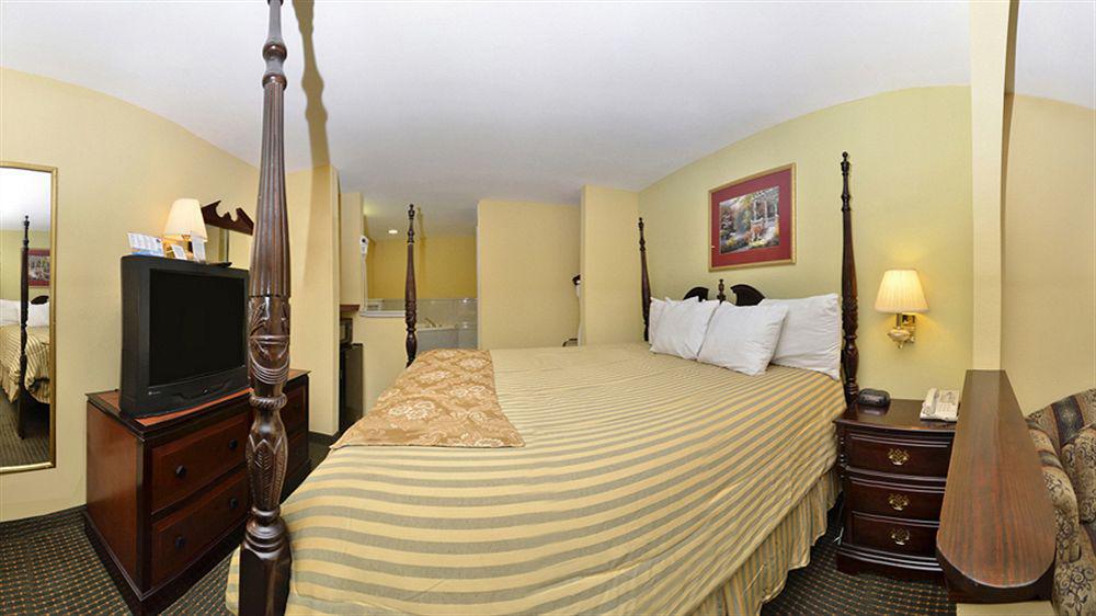 Baymont By Wyndham Biloxi - Ocean Springs Motel Exterior photo